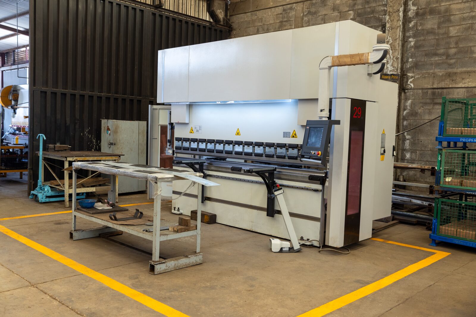 Plegadora CNC de la planta de GAMU