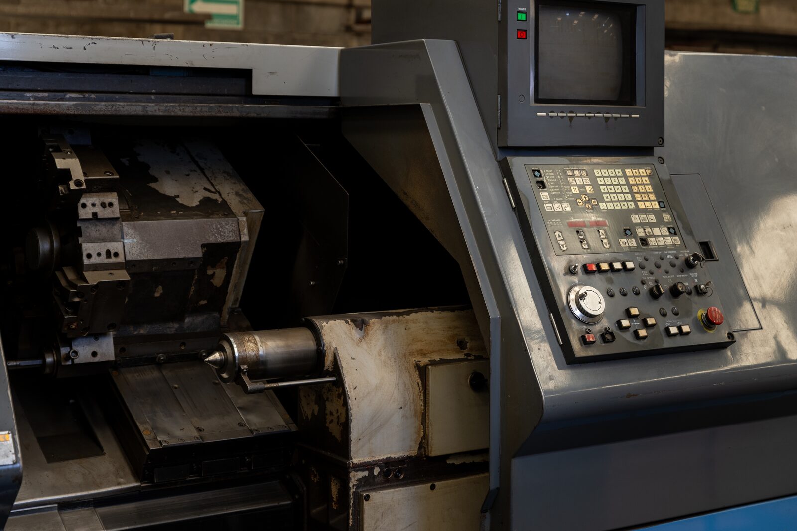 Torreta de herramientas dentro del torno CNC