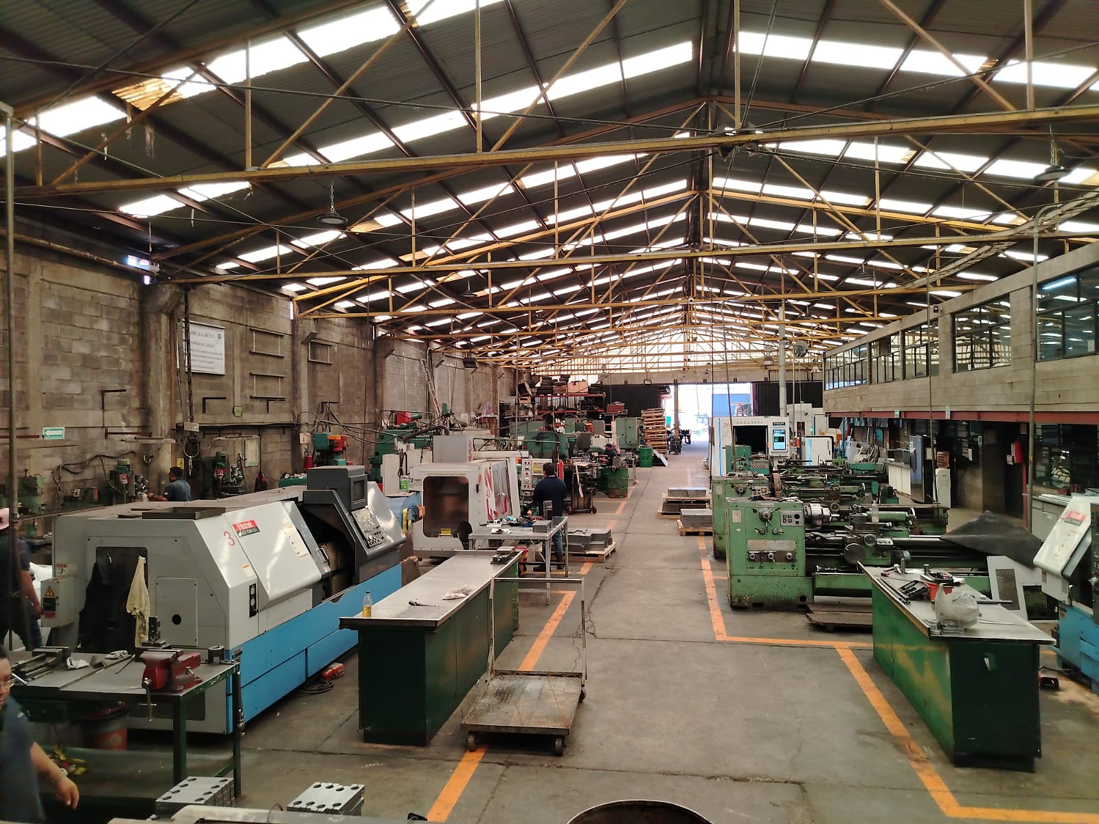 Interior de la planta de Industrias GAMU