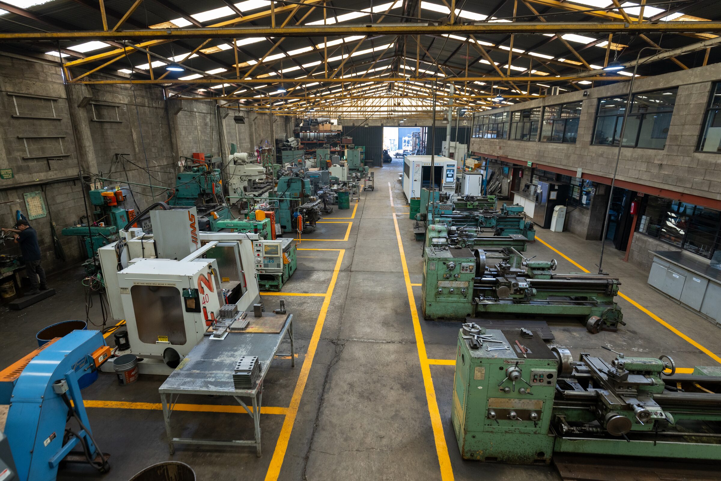 Panorámica de la nave de manufactura metalmecánica de GAMU en Ciudad de México